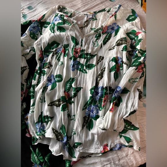 Floral Print Women's Tops - Black and White - Picture 3 of 4